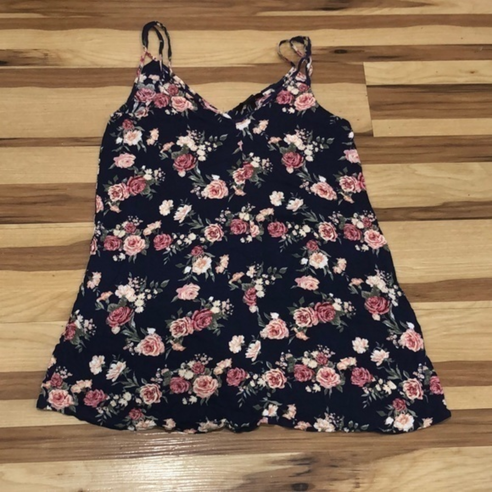 Forever‎ 21 Navy Rose Top S